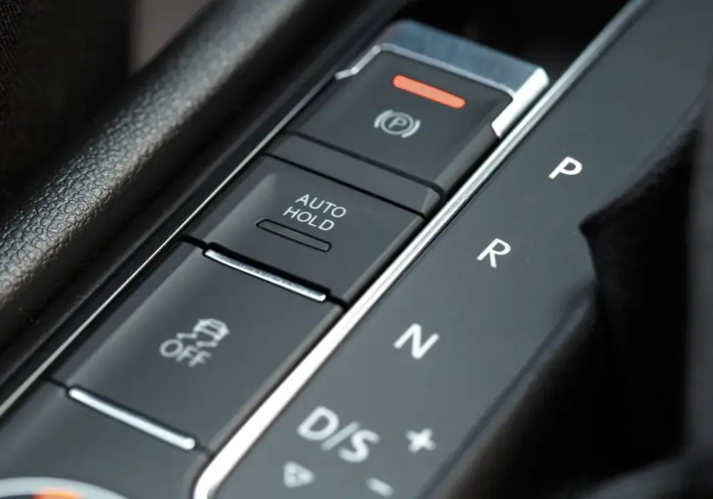 Auto hold - jak działa, kiedy pomaga, a kiedy ma ograniczenia?