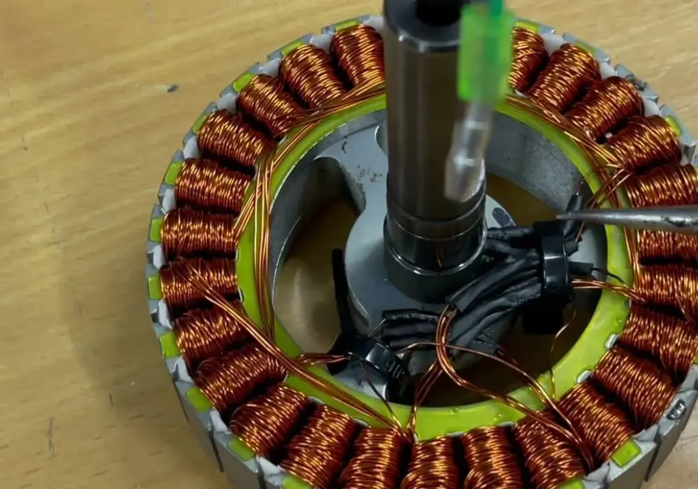 Jak zrobić elektrownię wiatrową z alternatora - proste kroki i porady