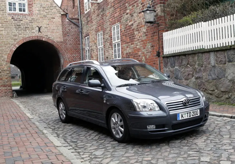 Toyota Avensis T25 2.0 D-4D - Czy warto kupić? Opinie i usterki