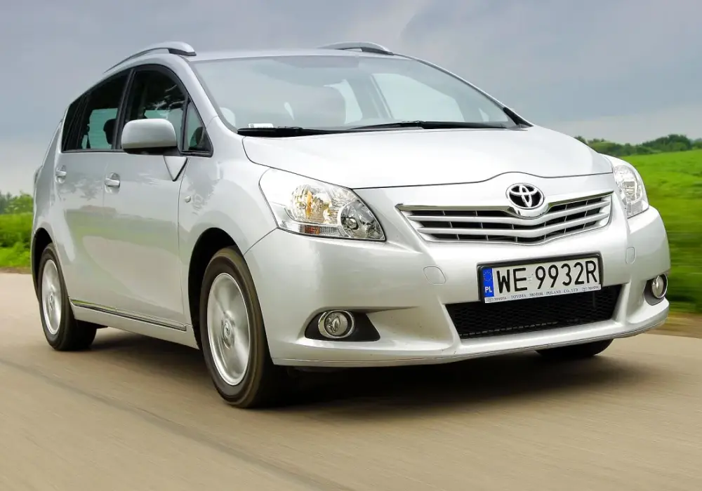 Toyota Verso 1.8 benzyna - Czy to rozsądny wybór dla rodziny?