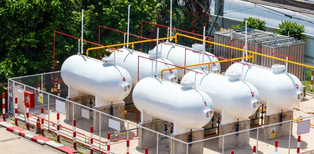 Jak powstaje gaz LPG? Odkryj procesy i źródła produkcji