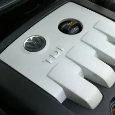 Silnik TDI Volkswagena. To oznacza Turbocharged Direct Injection, czyli turbodoładowany wtrysk bezpośredni.