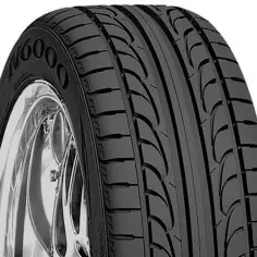 Opona Nexen N6000, często chwalona w nexen opony opinie, z błyszczącą felgą.