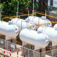 Jak powstaje gaz LPG? Odkryj procesy i źródła produkcji