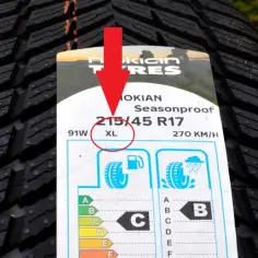 Na etykiecie opony Nokian widać oznaczenie "XL". Co oznacza XL na oponie? To informacja o zwiększonej nośności, idealna dla cięższych pojazdów.