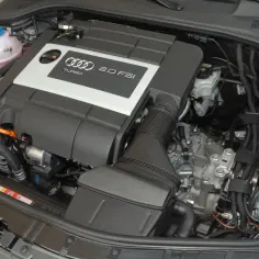 Silnik Audi 2.0 TFSI Turbo. Wiele osób szuka opinii o tym silniku, a ten obraz pokazuje jego serce.