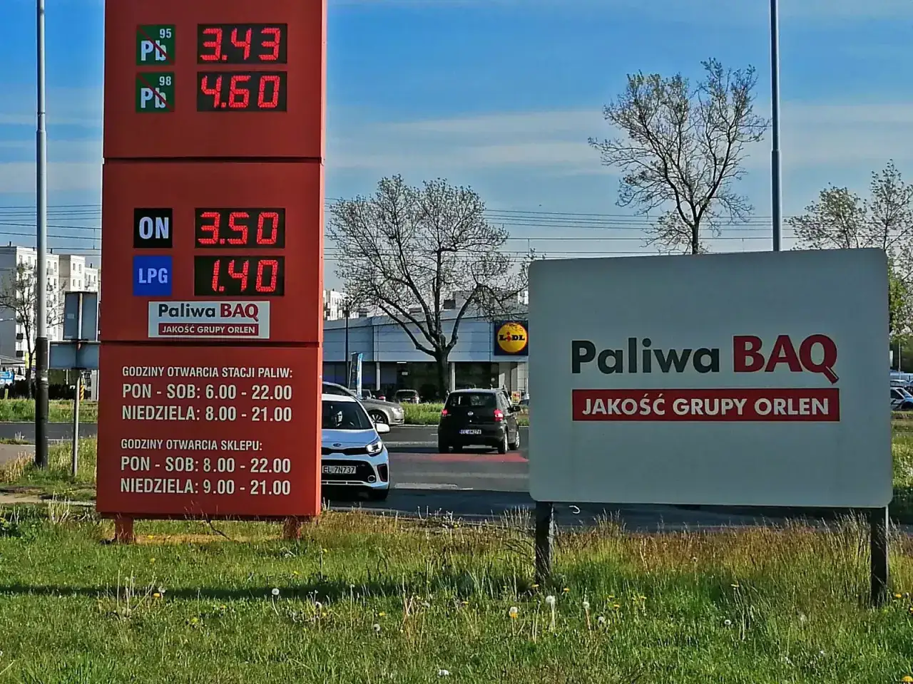 Cena gazu do auta (LPG) na stacji BAQ to 1,40 zł. Obok widnieją ceny benzyny 95 (3,43 zł) i 98 (4,60 zł).