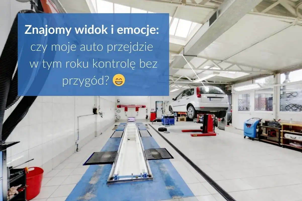 Warsztat samochodowy z podniesionym autem. Czy moje auto przejdzie kontrolę bez przygód? To pytanie, które może być zapisane w centralna baza danych zst.