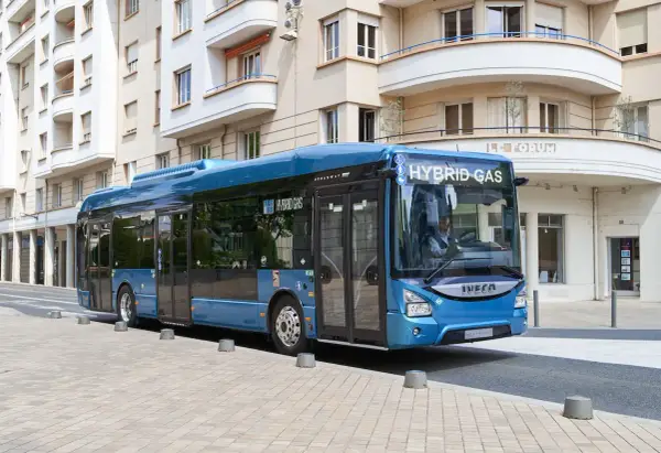CNG czy hybryda - Który napęd wybrać? Porównanie kosztów i różnic