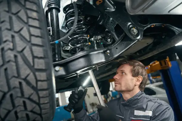 Objawy zużytego zawieszenia - Jak rozpoznać usterkę i zadbać o auto?