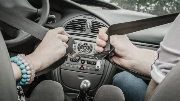 Kto wymyślił pasy bezpieczeństwa i jak zmieniły nasze życie