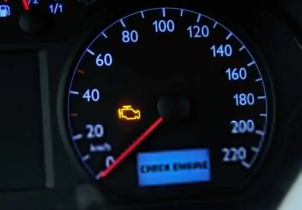 Check Engine - Świeci czy miga? Co robić i kiedy jechać?