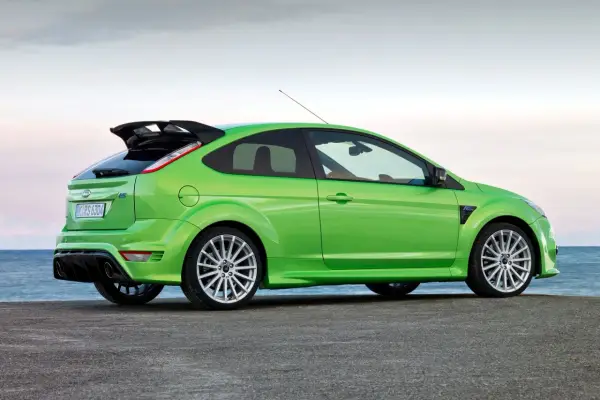 Ford Focus RS Mk2 - Legenda hot hatcha. Czy warto kupić?