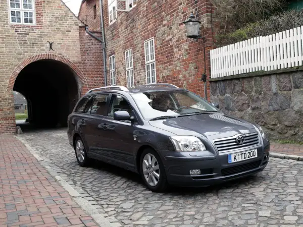 Toyota Avensis T25 2.0 D-4D - Czy warto kupić? Opinie i usterki