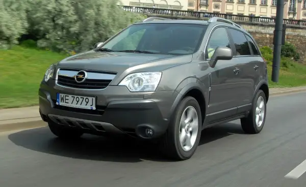 Opel Antara - Czy warto kupić? Opinie, wady, zalety i silniki