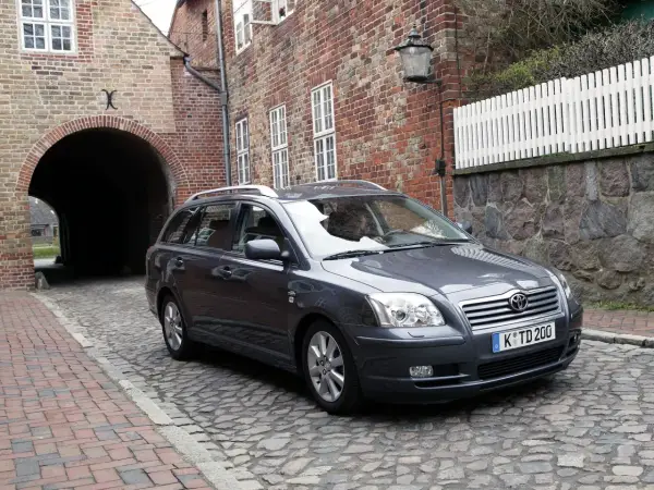 Toyota Avensis T25 – Którą wersję wybrać i na co uważać?