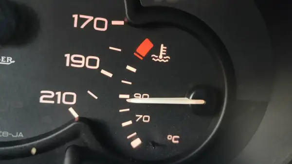 Temperatura płynu chłodniczego - Jaka jest prawidłowa? Poznaj normy